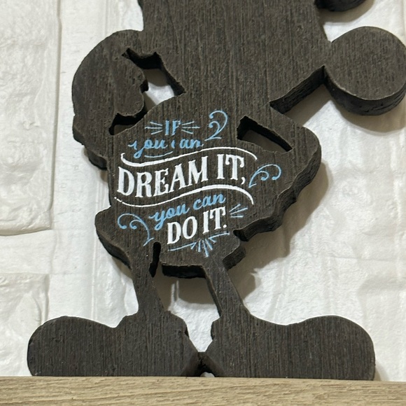 Hallmark - Mickey Wooden Figurine - Picture 9 of 11